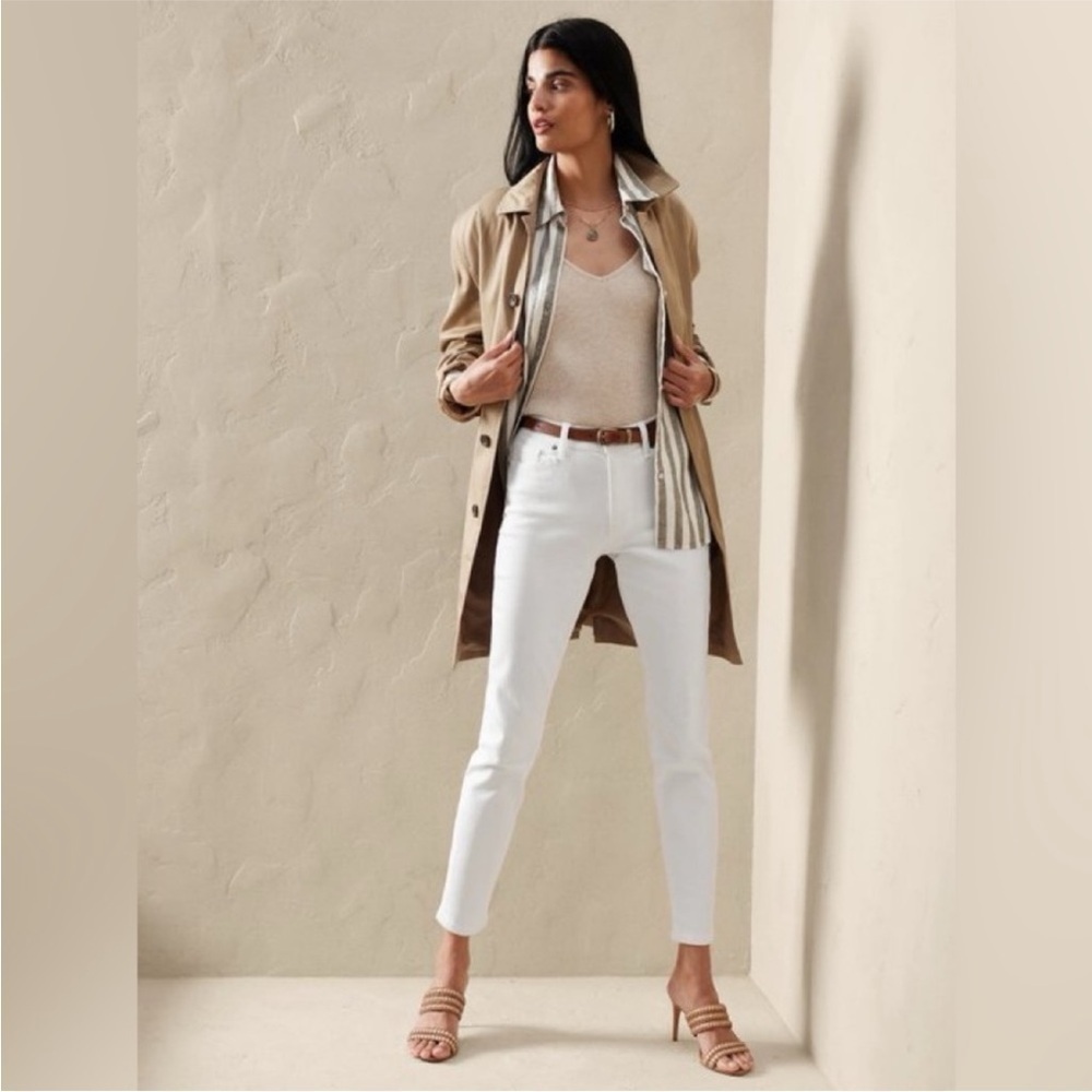 NWT! Banana Republic Pure White Mid-Rise Skinny Jean - Multiple Sizes 🖤